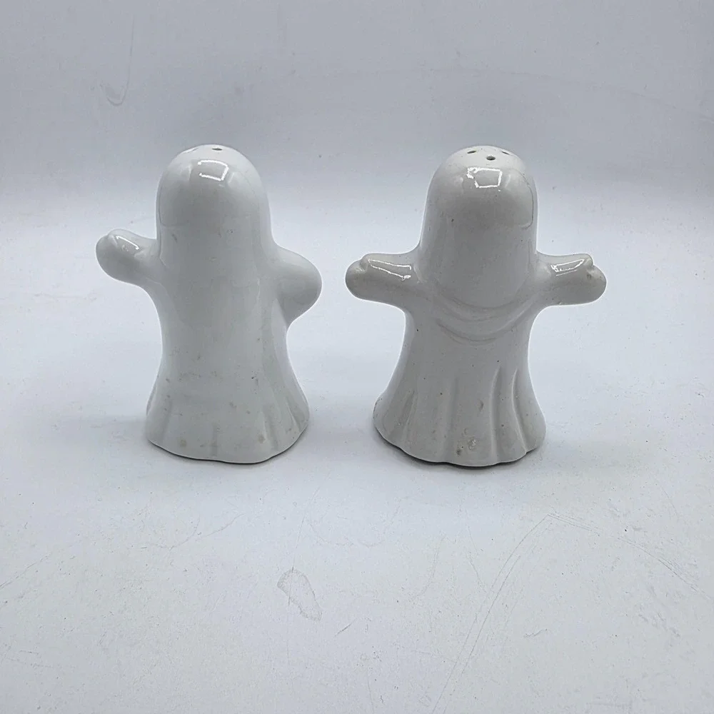 Vtg Ghost Salt & Pepper Shakers Ceramic Small White Set Of 2‎ Halloween Decor